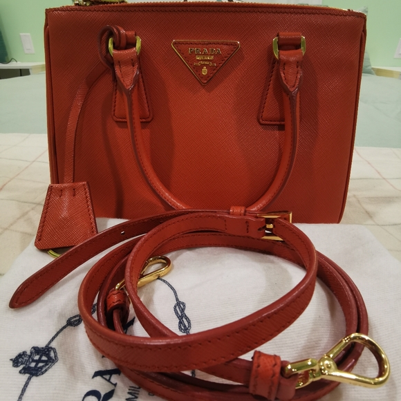 (Sold off PM)100% Authentic Prada Galleria Saffiano leather - Picture 13 of 16